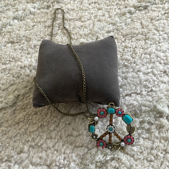 NWOT Peace Sign with Stones Pendant - Picture 4 of 4